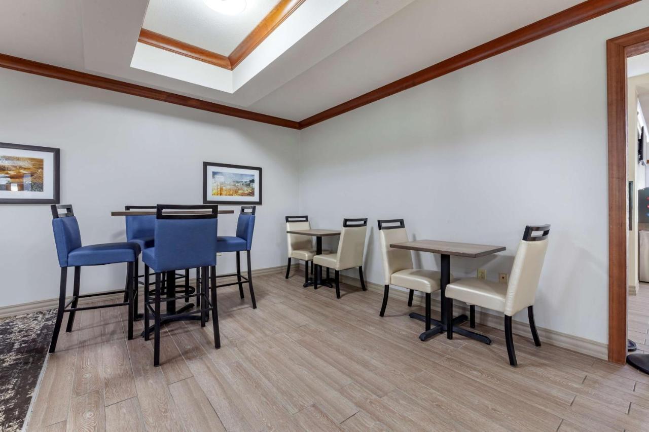 Best Western Plus Sparta Trail Lodge Ngoại thất bức ảnh
